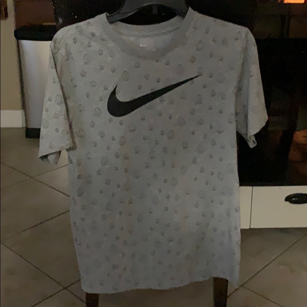 Men’s Nike Drifit tee size small